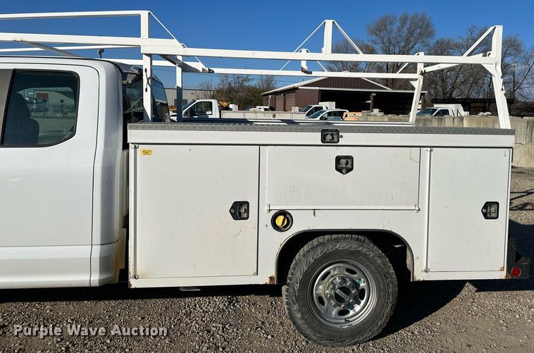 image for item DS3320 2017 Ford F250 Super Duty utility / service pickup truck