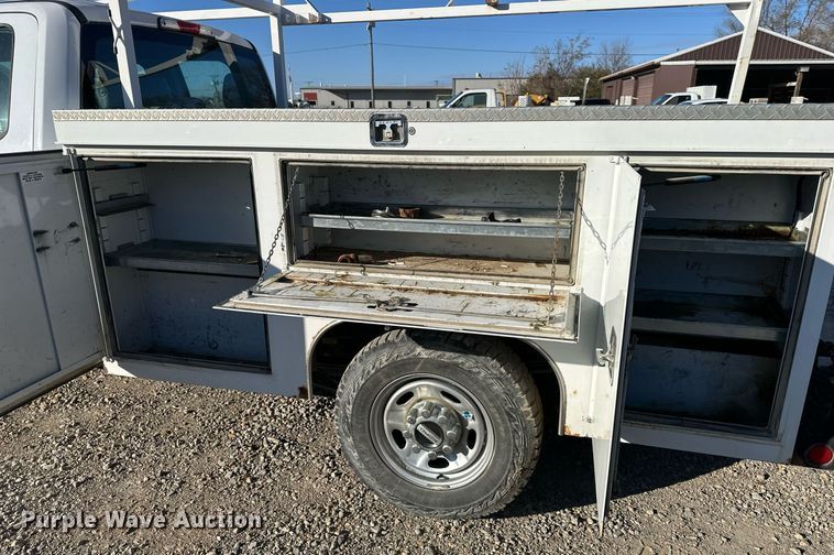 image for item DS3320 2017 Ford F250 Super Duty utility / service pickup truck