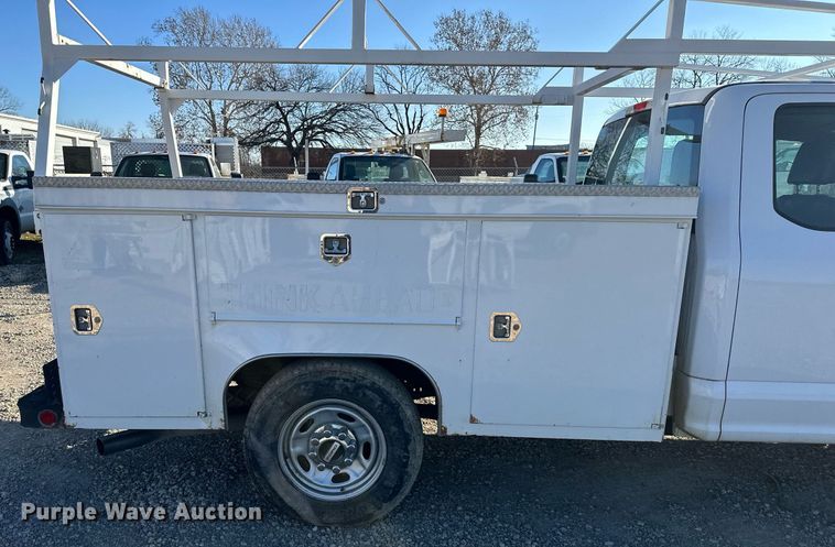 image for item DS3320 2017 Ford F250 Super Duty utility / service pickup truck