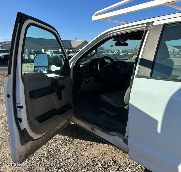 image for item DS3320 2017 Ford F250 Super Duty utility / service pickup truck