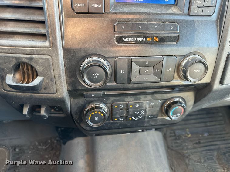 image for item DS3320 2017 Ford F250 Super Duty utility / service pickup truck