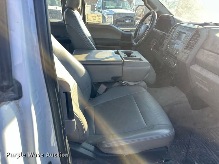 image for item DS3320 2017 Ford F250 Super Duty utility / service pickup truck