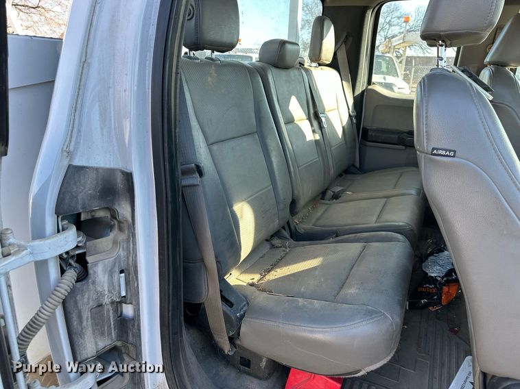 image for item DS3320 2017 Ford F250 Super Duty utility / service pickup truck