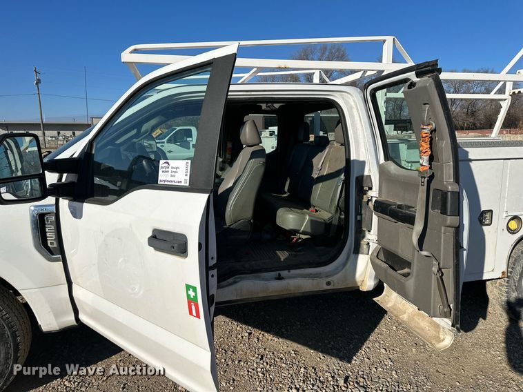 image for item DS3320 2017 Ford F250 Super Duty utility / service pickup truck