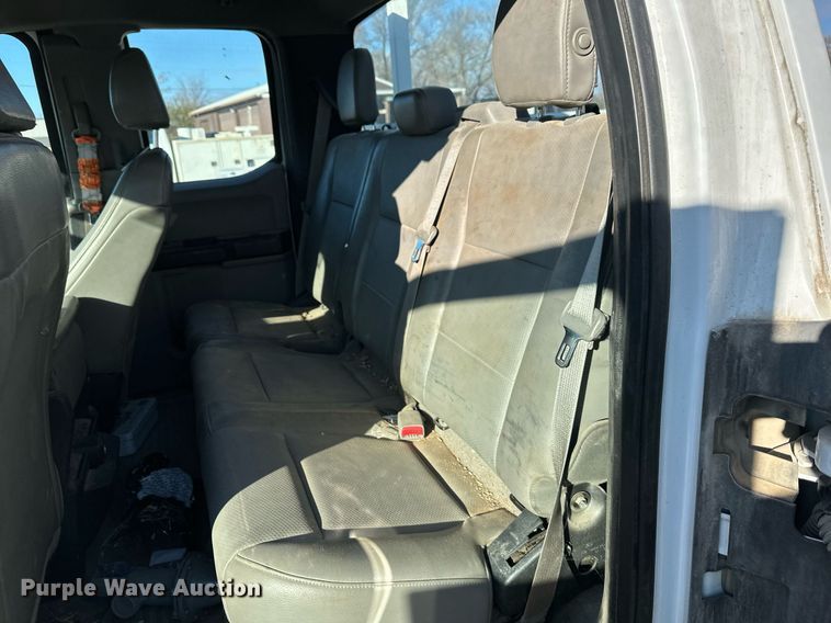 image for item DS3320 2017 Ford F250 Super Duty utility / service pickup truck