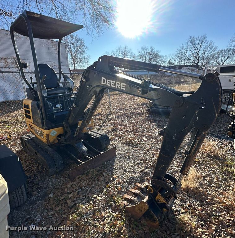 image for item DS3323 2016 John Deere 17G mini excavator