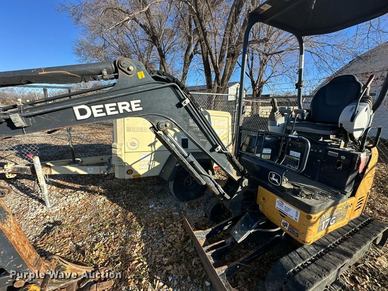 image for item DS3323 2016 John Deere 17G mini excavator