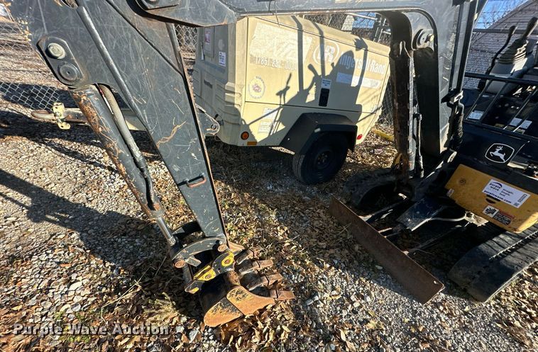 image for item DS3323 2016 John Deere 17G mini excavator