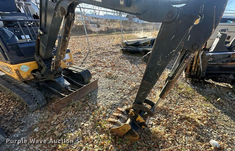 image for item DS3323 2016 John Deere 17G mini excavator