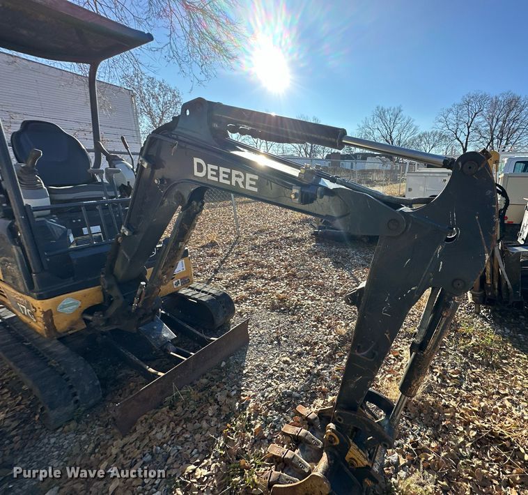 image for item DS3323 2016 John Deere 17G mini excavator
