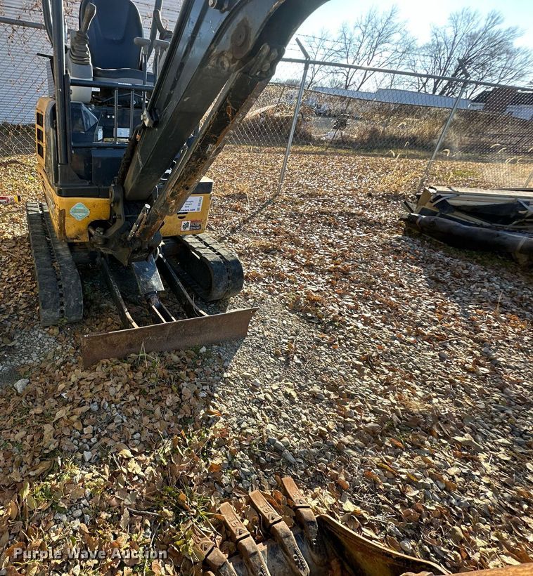 image for item DS3323 2016 John Deere 17G mini excavator