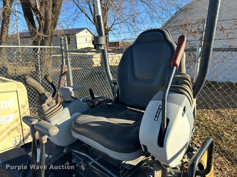 image for item DS3323 2016 John Deere 17G mini excavator