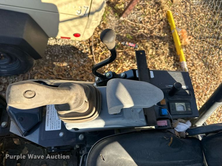 image for item DS3323 2016 John Deere 17G mini excavator