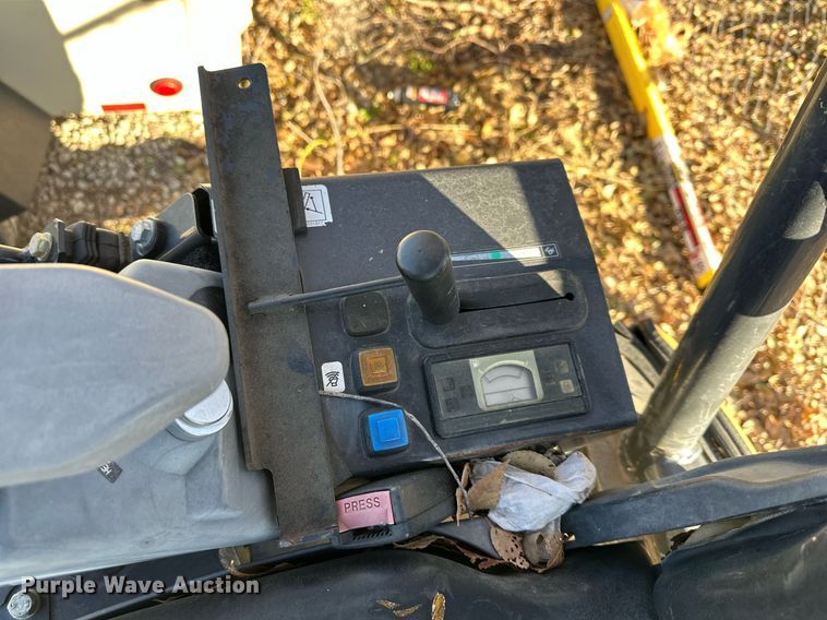 image for item DS3323 2016 John Deere 17G mini excavator