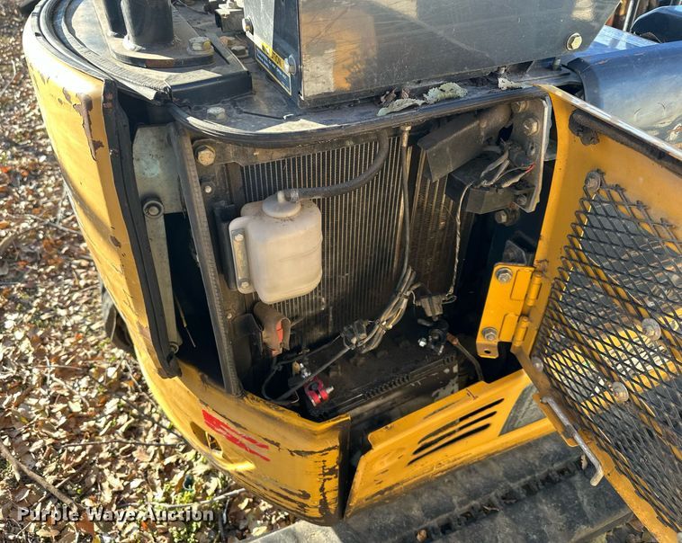 image for item DS3323 2016 John Deere 17G mini excavator