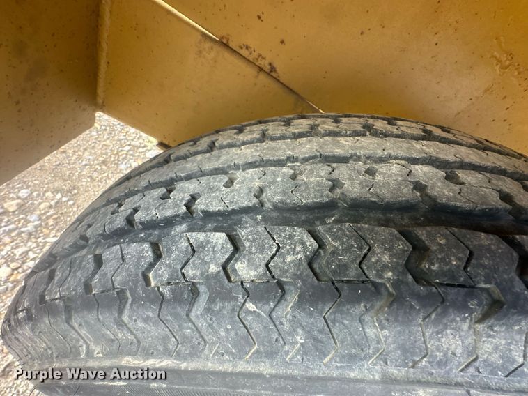 image for item DS3327 2012 Lucon pole trailer