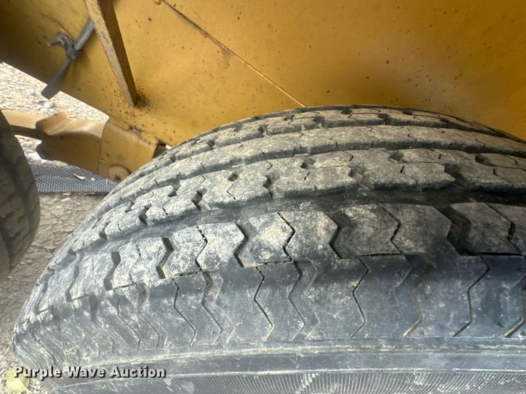 image for item DS3327 2012 Lucon pole trailer