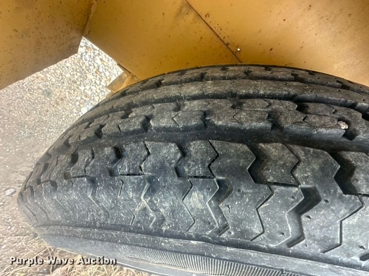 image for item DS3327 2012 Lucon pole trailer