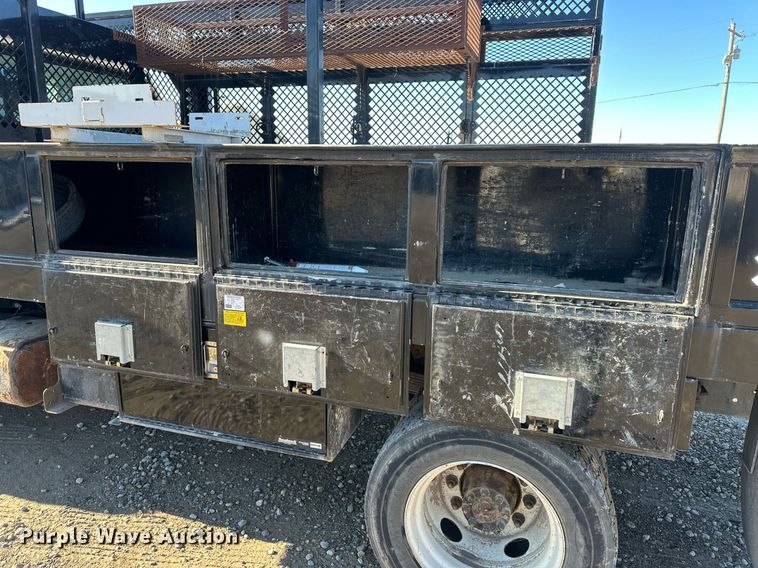 image for item DS3337 2011 Ford F650 flatbed truck