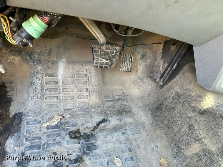 image for item DS3337 2011 Ford F650 flatbed truck