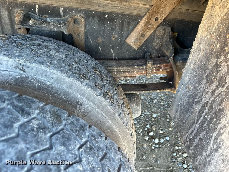 image for item DS3337 2011 Ford F650 flatbed truck