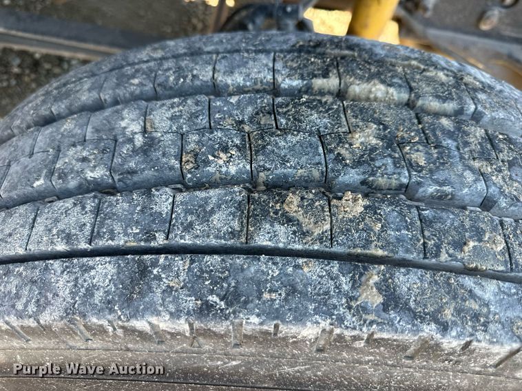 image for item DS3337 2011 Ford F650 flatbed truck