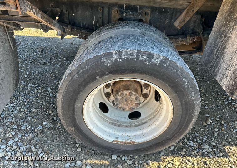 image for item DS3337 2011 Ford F650 flatbed truck