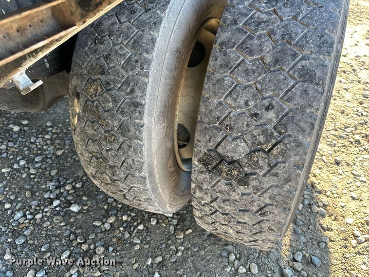 image for item DS3337 2011 Ford F650 flatbed truck