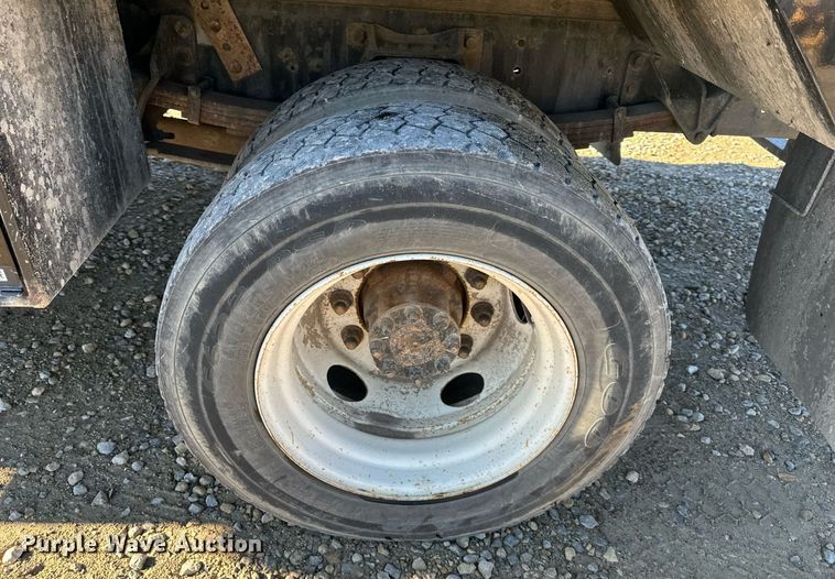 image for item DS3337 2011 Ford F650 flatbed truck