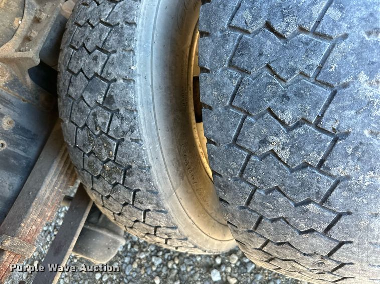 image for item DS3337 2011 Ford F650 flatbed truck