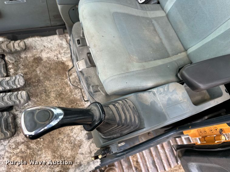 image for item DS3351 2010 Hyundai Robex210LC-9 excavator