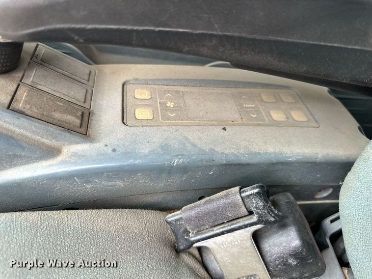 image for item DS3351 2010 Hyundai Robex210LC-9 excavator