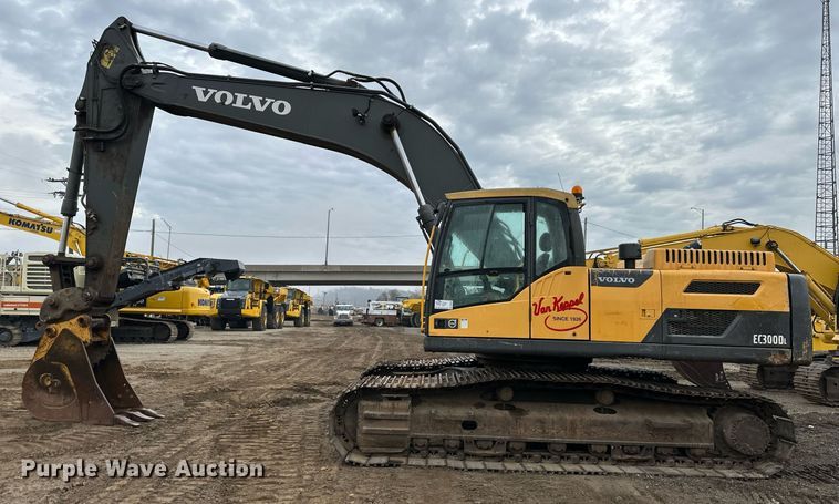 image for item DS3352 2013 Volvo EC300DL excavator