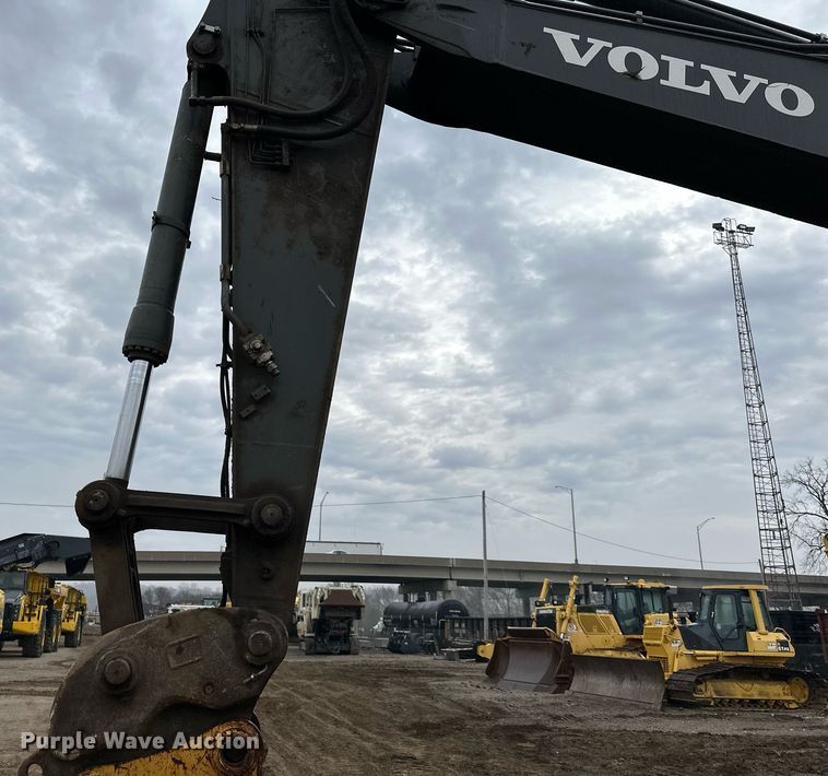 image for item DS3352 2013 Volvo EC300DL excavator