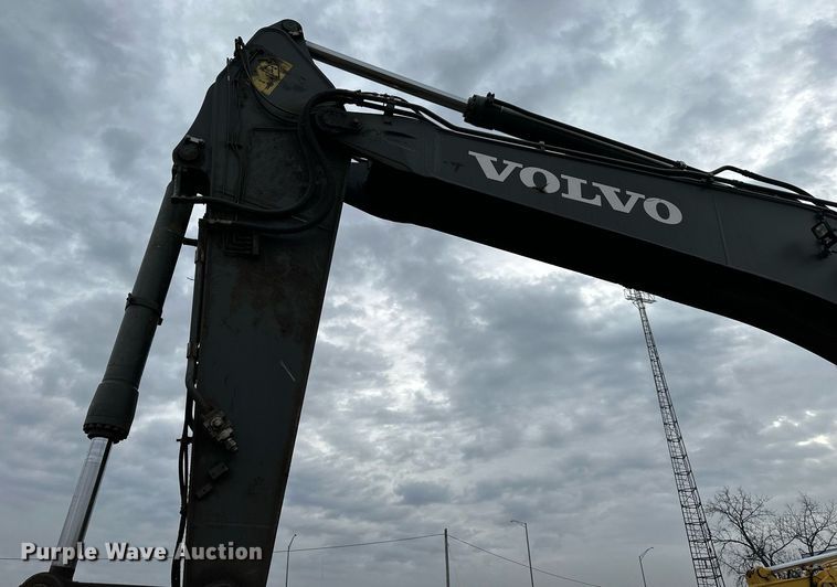 image for item DS3352 2013 Volvo EC300DL excavator