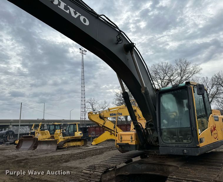 image for item DS3352 2013 Volvo EC300DL excavator