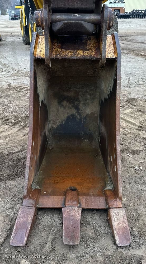 image for item DS3352 2013 Volvo EC300DL excavator