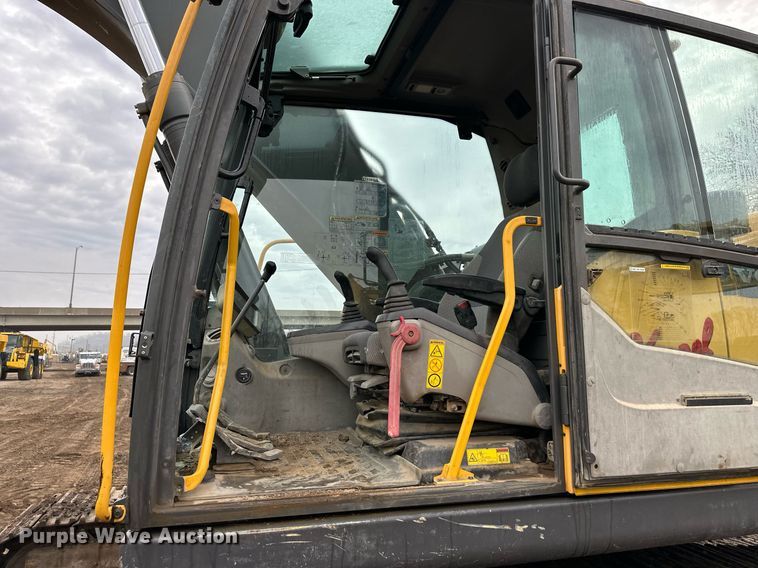 image for item DS3352 2013 Volvo EC300DL excavator
