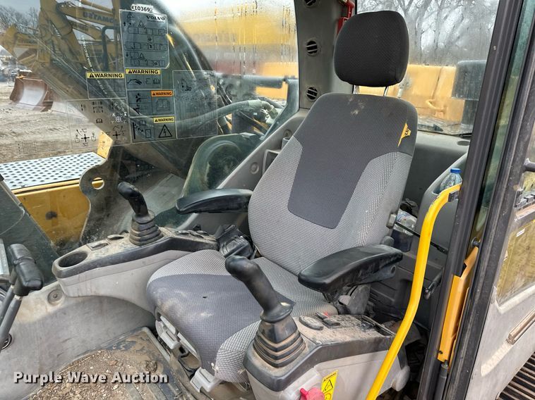 image for item DS3352 2013 Volvo EC300DL excavator