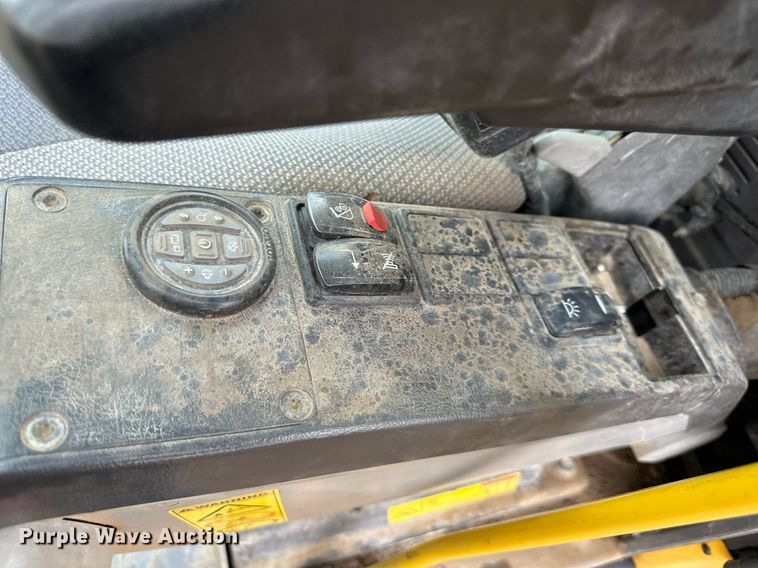 image for item DS3352 2013 Volvo EC300DL excavator