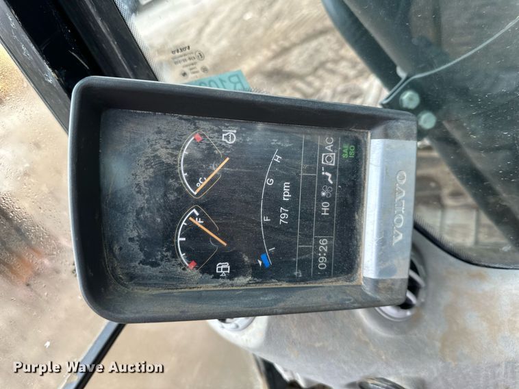 image for item DS3352 2013 Volvo EC300DL excavator