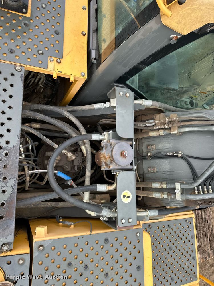 image for item DS3352 2013 Volvo EC300DL excavator