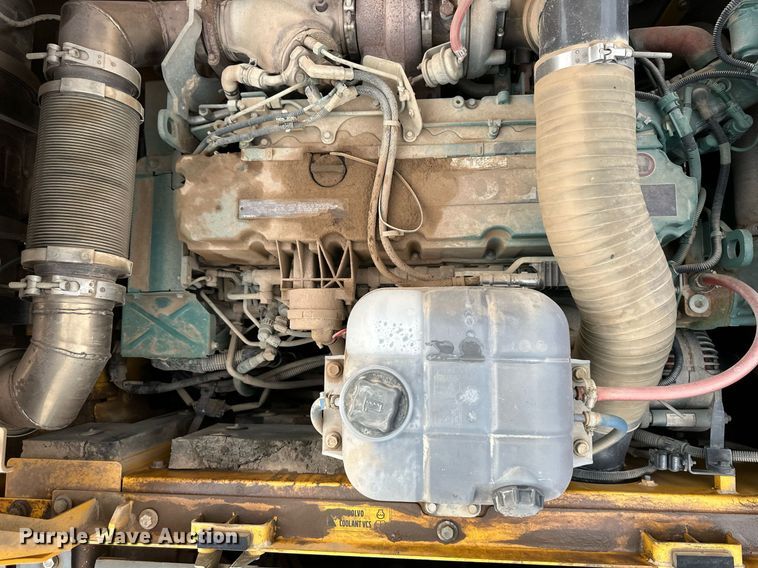 image for item DS3352 2013 Volvo EC300DL excavator