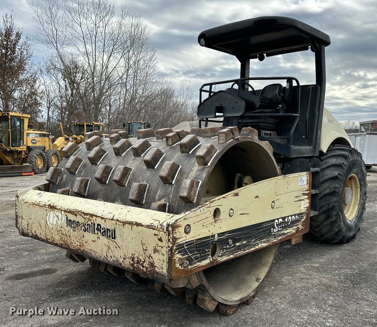 image for item DS3355 2003 Ingersoll Rand SD-122DX single drum vibratory roller