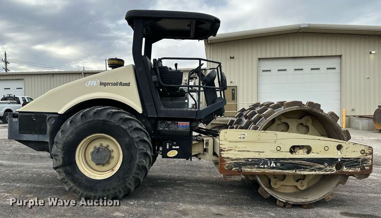 image for item DS3355 2003 Ingersoll Rand SD-122DX single drum vibratory roller