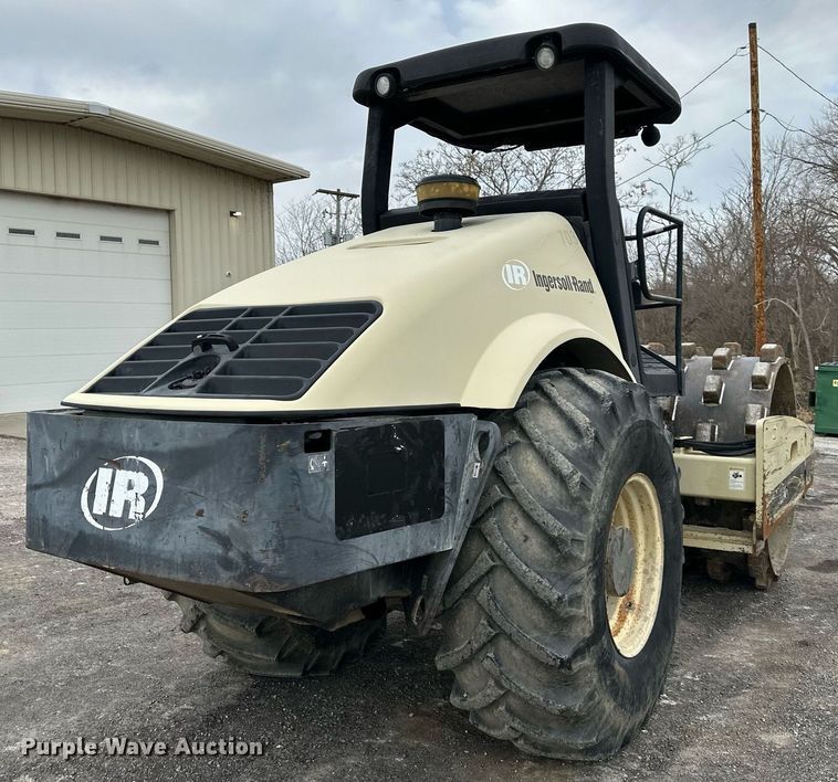 image for item DS3355 2003 Ingersoll Rand SD-122DX single drum vibratory roller