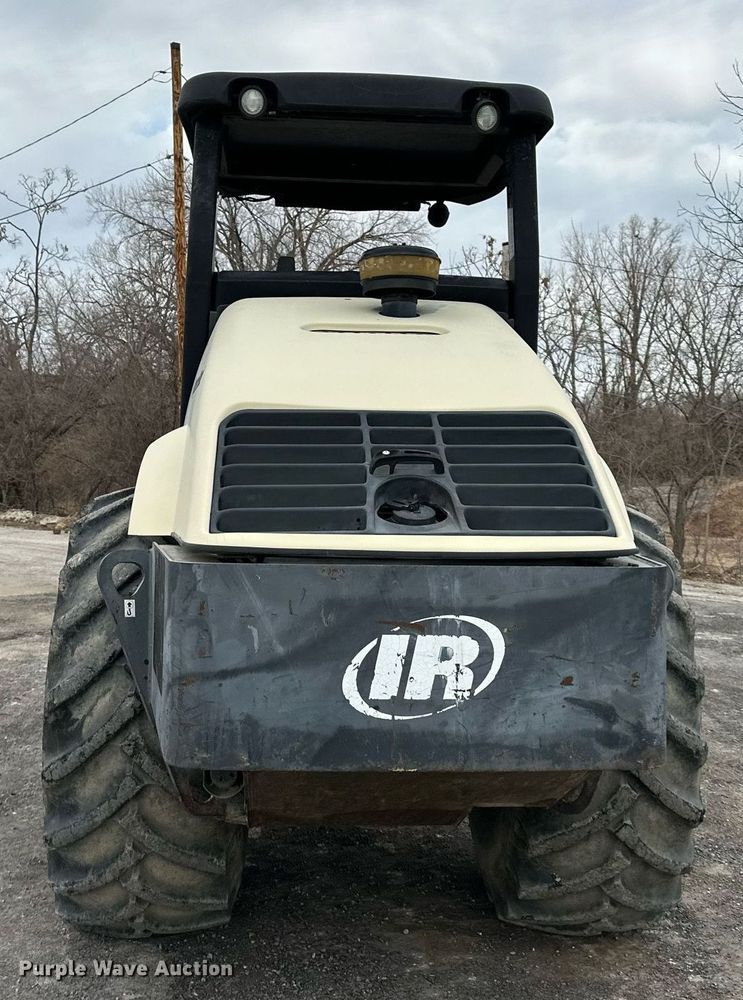 image for item DS3355 2003 Ingersoll Rand SD-122DX single drum vibratory roller