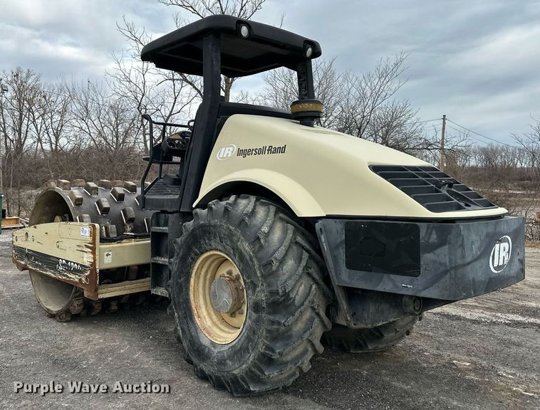 image for item DS3355 2003 Ingersoll Rand SD-122DX single drum vibratory roller