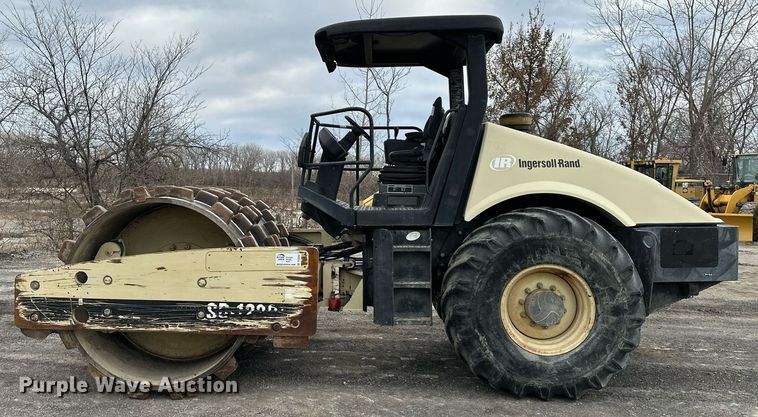 image for item DS3355 2003 Ingersoll Rand SD-122DX single drum vibratory roller