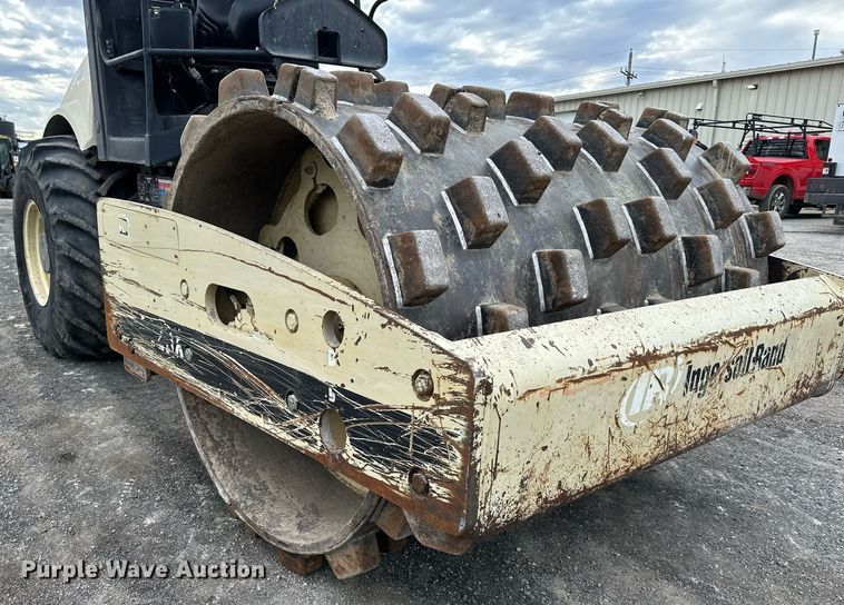 image for item DS3355 2003 Ingersoll Rand SD-122DX single drum vibratory roller